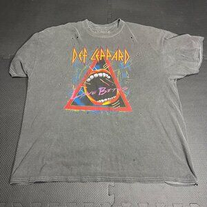 Def Leppard Love Bites Graphic T-Shirt Distressed Gray Short Sleeve Crewneck USA